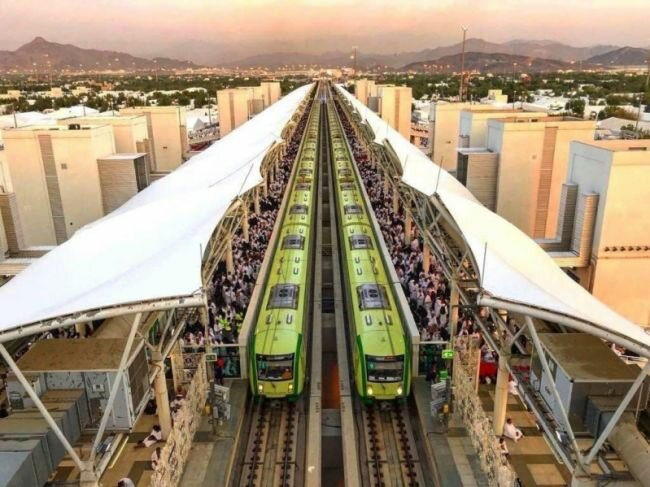 وزير النقل يتفقد مركز إدارة أعمال النقل الترددي للحجاج بالمشاعر المقدسة