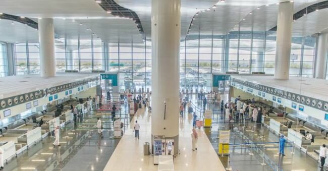مطار الملك خالد يرد على الاستفسارات عبر الواتساب