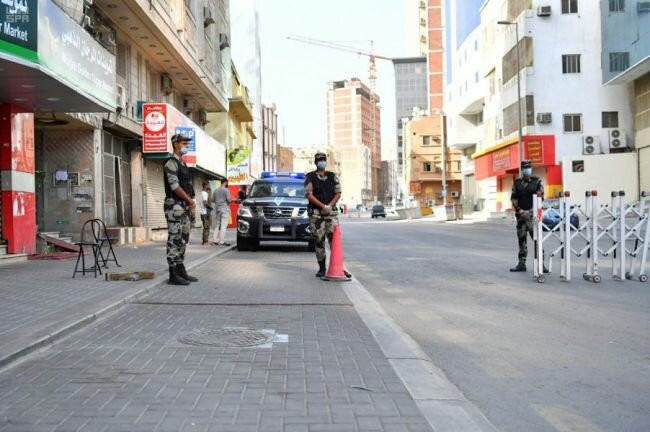رجال الأمن يواصلون انتشارهم في العاصمة المقدسة في أول أيام العيد