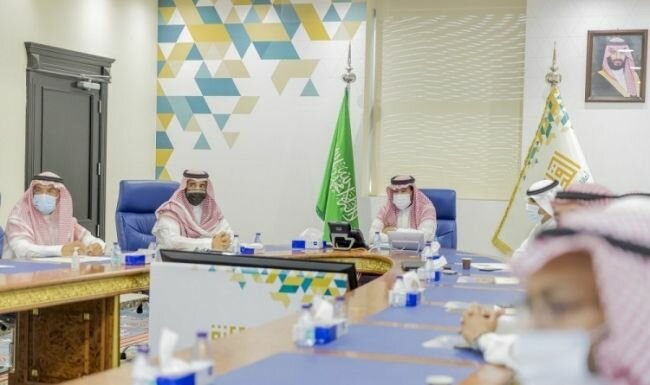 أمين القصيم يتابع أعمال معالجة التشوهات البصرية بالمنطقة