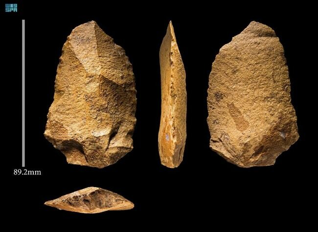 هيئة التراث تعلن اكتشاف دلائل لهجرات بشرية مبكرة من قارة أفريقيا إلى شمال الجزيرة العربية بدأت قبل 400 ألف سنة هيئة التراث تعلن اكتشاف دلائل لهجرات بشرية مبكرة من قارة أفريقيا إلى شمال الجزيرة العربية بدأت قبل 400 ألف سنة