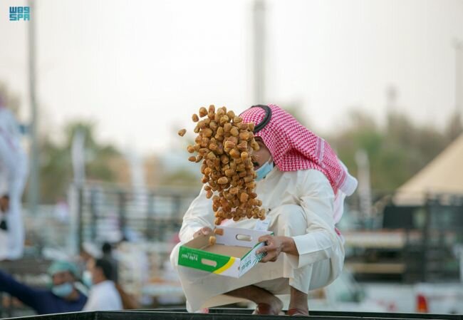 المزارعون يستعرضون أكثر من 45 صنفاً من التمور بمهرجان بريدة للتمور