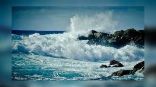 الأرصاد تحذر من نشاط لرياح وارتفاع للأمواج على محافظتي جدّة ورابغ