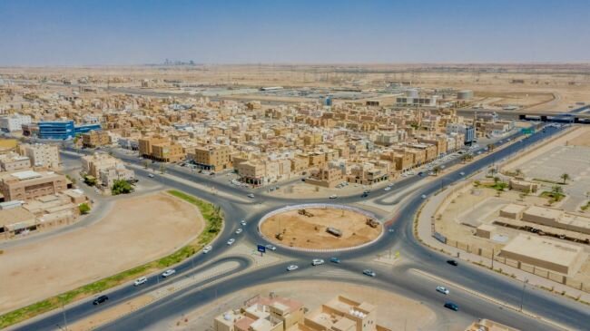 أمانة القصيم تباشر أعمال تطوير تقاطع طريق الملك سلمان مع طريق أبو بكر الصديق بمدينة بريدة