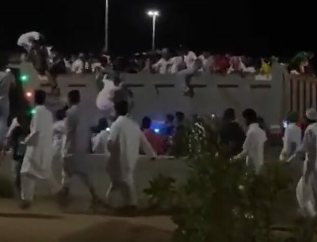 شرطة حائل: إنزال أشخاص ظهروا في مقطع وهم يصعدون على شاحنة أثناء سيرها .. والقبض على قائدها