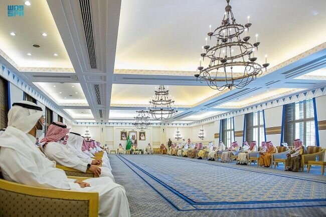 أمير القصيم يلتقي بوكلاء الإمارة والمحافظين ويشدد على خدمة المواطنين على الوجه الأمثل