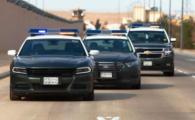 القبض على (5) مواطِنين تحرّشوا بفتيات في مركبة بأحد الطرق العامة في مكة القبض على (5) مواطِنين تحرّشوا بفتيات في مركبة بأحد الطرق العامة في مكة