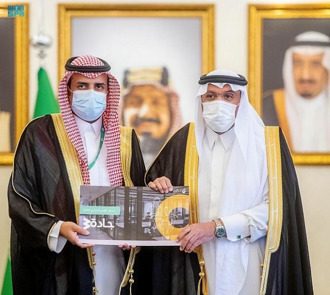 الأمير فيصل بن مشعل يشيد بمخرجات معسكر القصيم للمشاريع الناشئة في مقر جادة 30