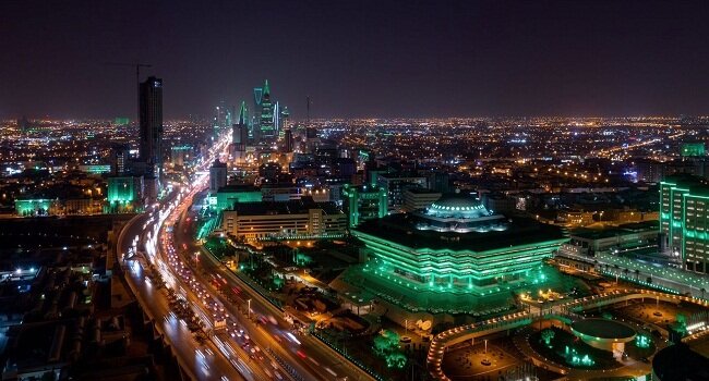 الداخلية: تطبيق الحجر الصحي المنزلي عند قدوم أي من الفئات المستثناة من الحجر الصحي المؤسسي ممن لم يستكملوا تلقي جرعات أي من اللقاحات المعتمدة في المملكة