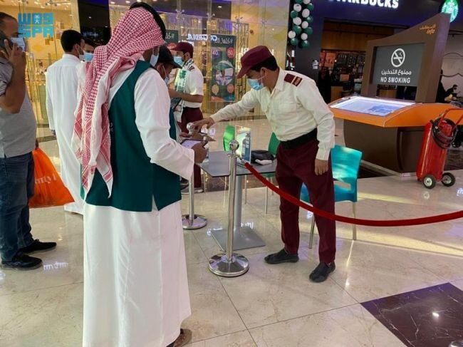"تجارة القصيم" تنفذ جولات لمراقبة تطبيق الإجراءات الاحترازية