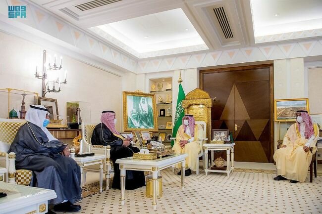 أمير القصيم يستقبل رئيس مجلس أمناء مؤسسة قدوات عطاء ووفاء للوطن أمير القصيم يستقبل رئيس مجلس أمناء مؤسسة قدوات عطاء ووفاء للوطن