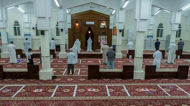 "الشؤون الإسلامية" : استمرار تطبيق التباعد بين المصلين والعمل بالإجراءات الاحترازية