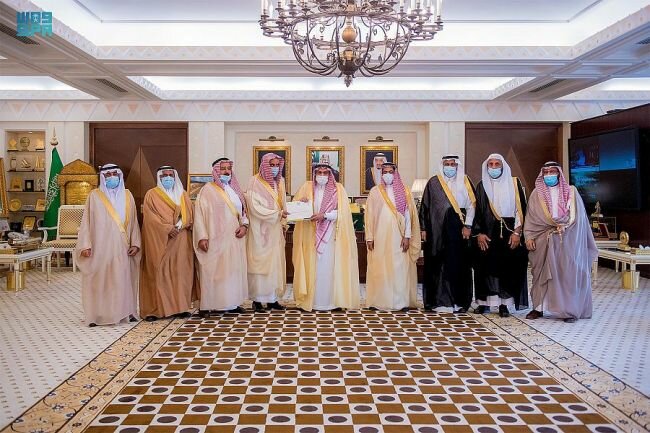 أمير القصيم يستقبل المشرف على لجنة إصلاح ذات البين "عفو" ويتسلم تقرير أعمال اللجنة لعام 1442هـ