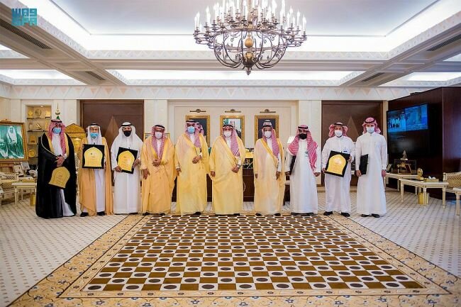 أمير القصيم يكرّم الداعمين لمبادرة "سقيا آمنة" لتوفير 5 ملايين عبوة مياه للطلاب والطالبات في المدارس