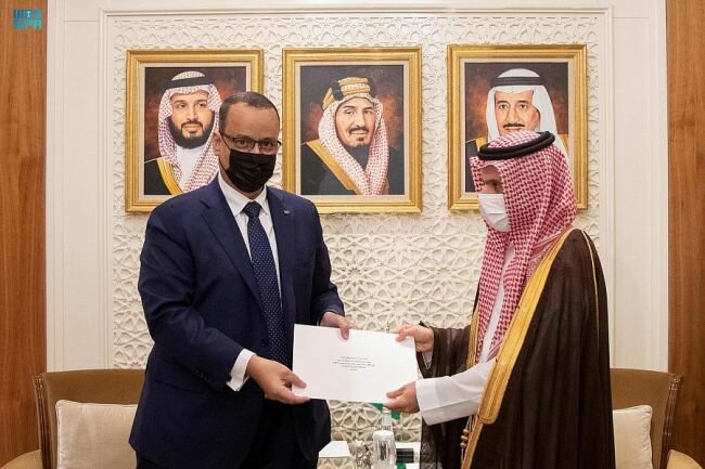 ولي العهد يتلقى رسالة خطية من الرئيس الموريتاني ولي العهد يتلقى رسالة خطية من الرئيس الموريتاني