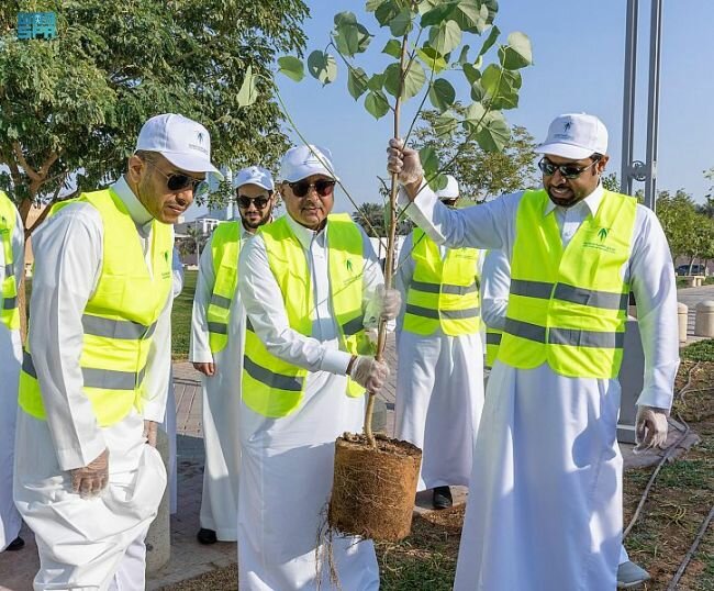 صندوق التنمية العقارية ينظم حملة تشجير بالتعاون مع أمانة منطقة الرياض صندوق التنمية العقارية ينظم حملة تشجير بالتعاون مع أمانة منطقة الرياض