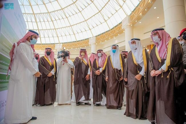 أمير القصيم يفتتح مشروع تطوير وتأهيل مركز الملك خالد الحضاري ببريدة أمير القصيم يفتتح مشروع تطوير وتأهيل مركز الملك خالد الحضاري ببريدة