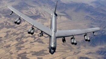 ست قاذفات أمريكية من طراز B-52 تتوزع بالقرب من إيران