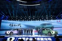 هونغ تشى الصينية تطلق طراز جديد من سيارة دفع رباعي كهربائية فاخرة